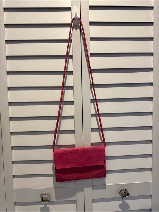 Free People Handbags - Free People Hot Pink Cow Leather Crossbody Bag with magnetic closure.